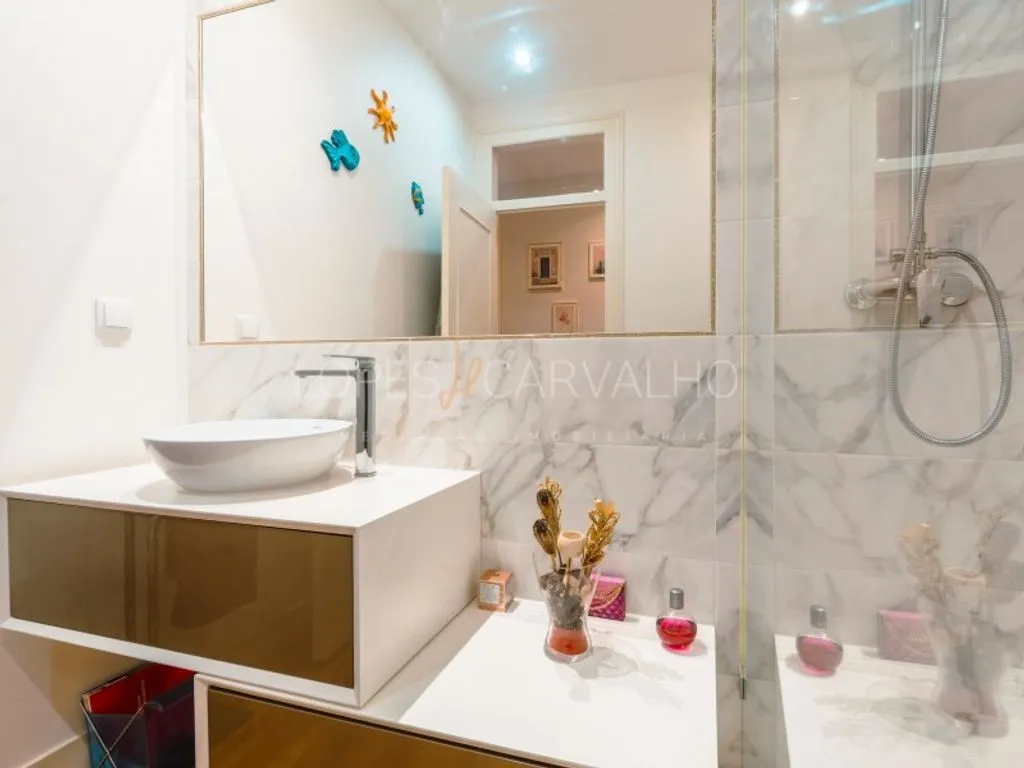 Vannitoad - Luxury Apartment with High Ceilings in Lisbon