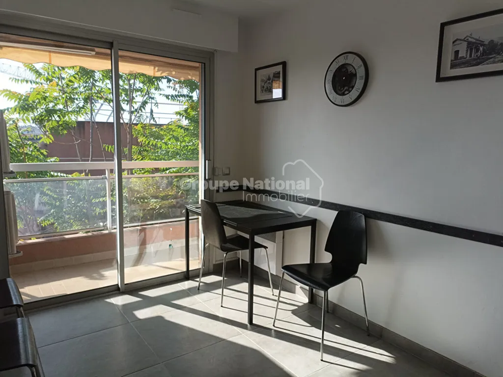 Terrass - 2-Bedroom Flat with Balcony in Peymeinade