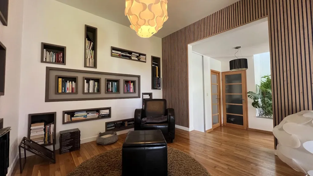 Kabinet - Renovated Villa with Pool in Lissieu
