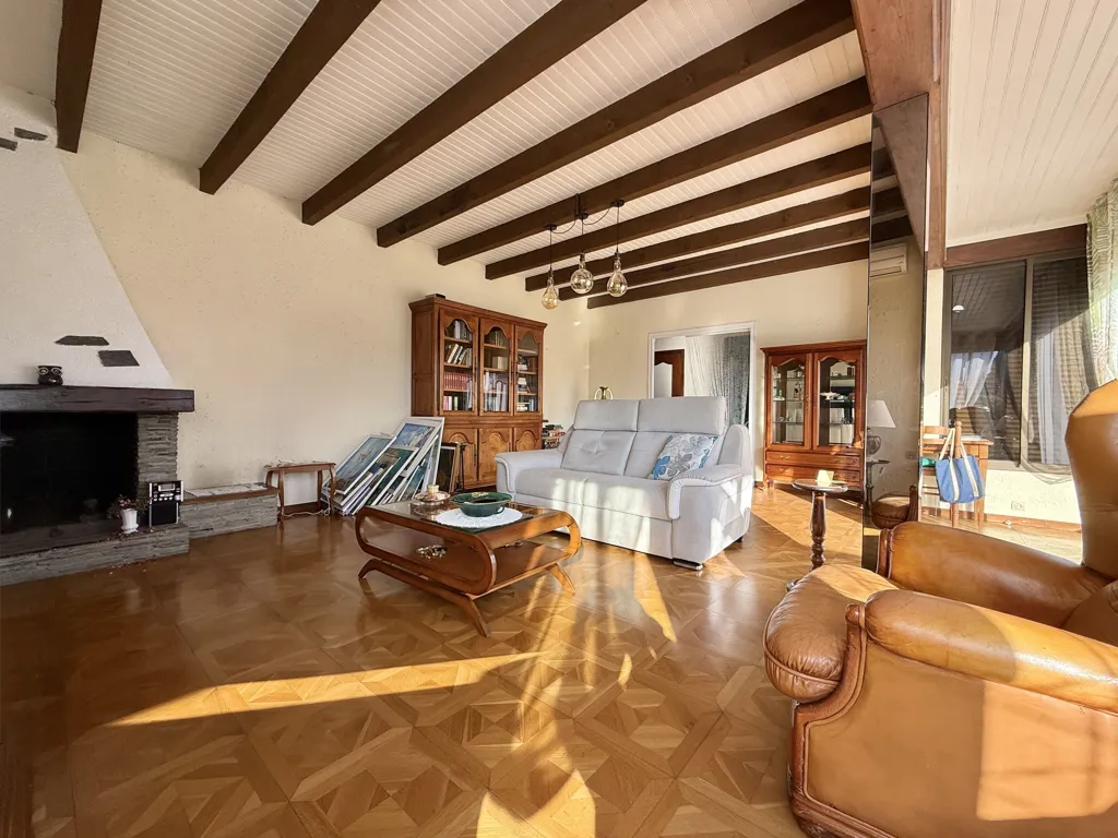 Living Room - Four-Face House with Mountain View in Rodès