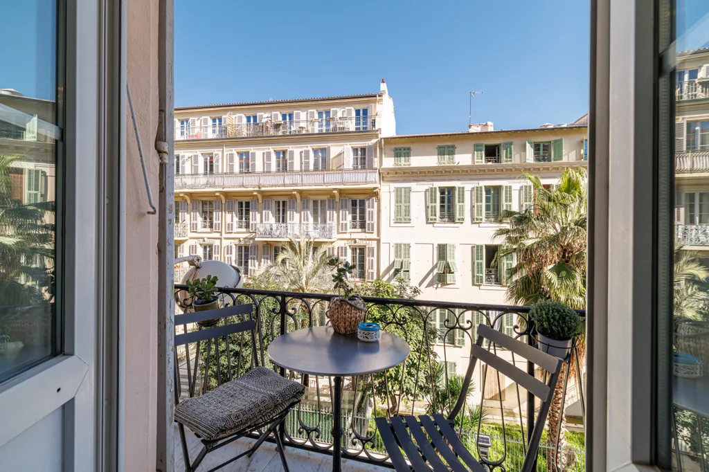 Balcon - Appartement bourgeois traversant avec balcons à Nice