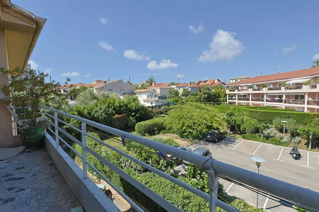 Balcone - 3-Piece Apartment with Sea View in Antibes