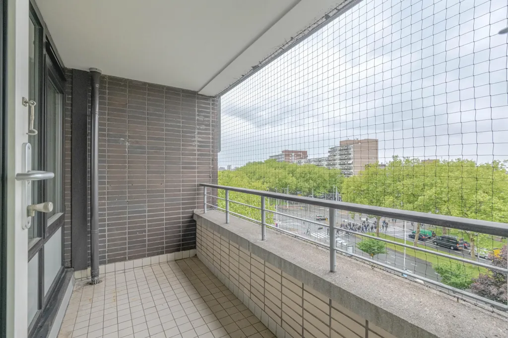 Balcony - 4-Bedroom Flat with Panoramic View in Rotterdam