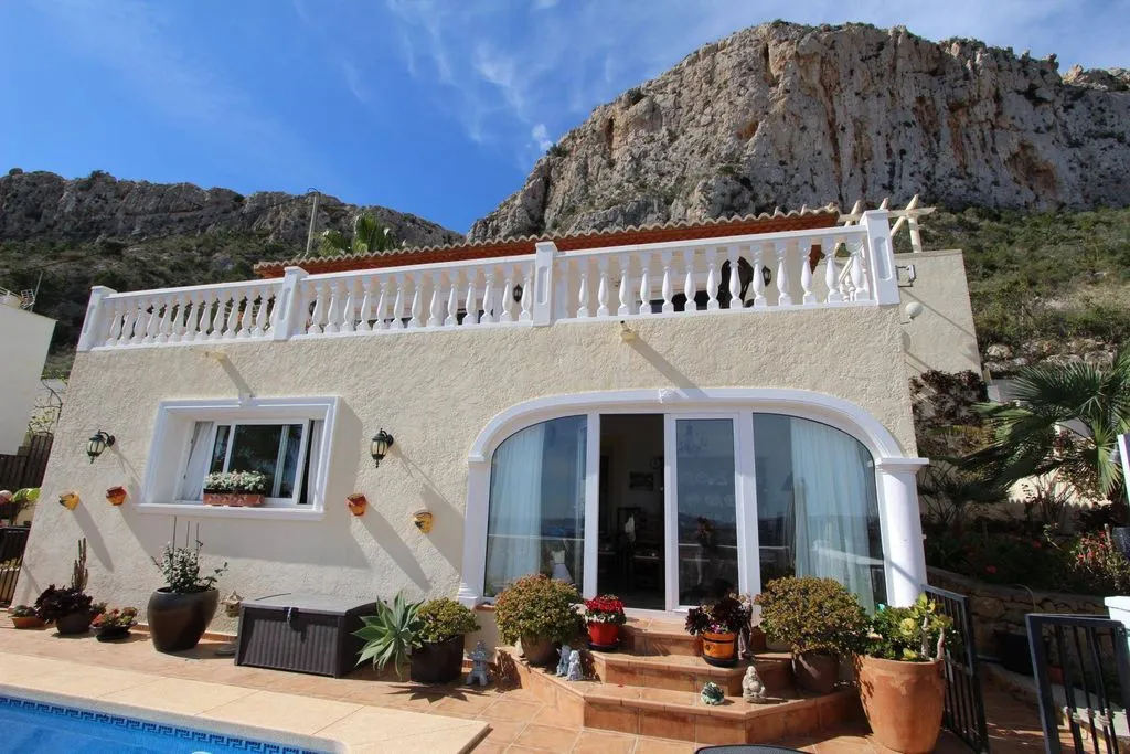 Piscine - Luxury Villa with Sea Views in Calpe