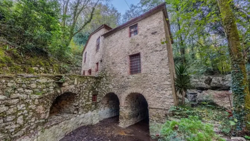 Välivaade - Restored Millhouse with River View in Camaiore