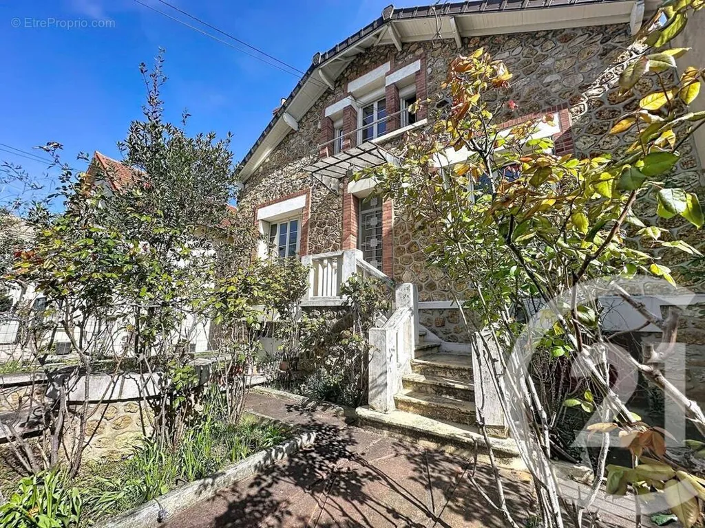 6-toaline maja asukohas Choisy-Le-Roi