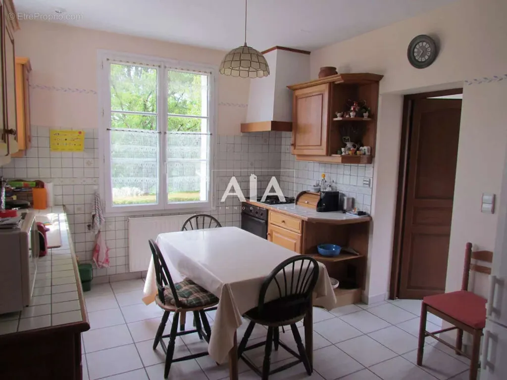 Cuisine - Maison Atypique avec Vue sur Rivière à Ruffec