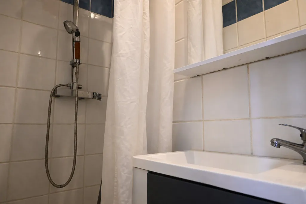 Salles de bain - Studio Meublé en Centre-Ville à Aude