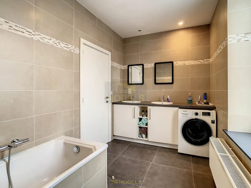 Salles de bain - Local commercial avec appartement à Dikkelvenne