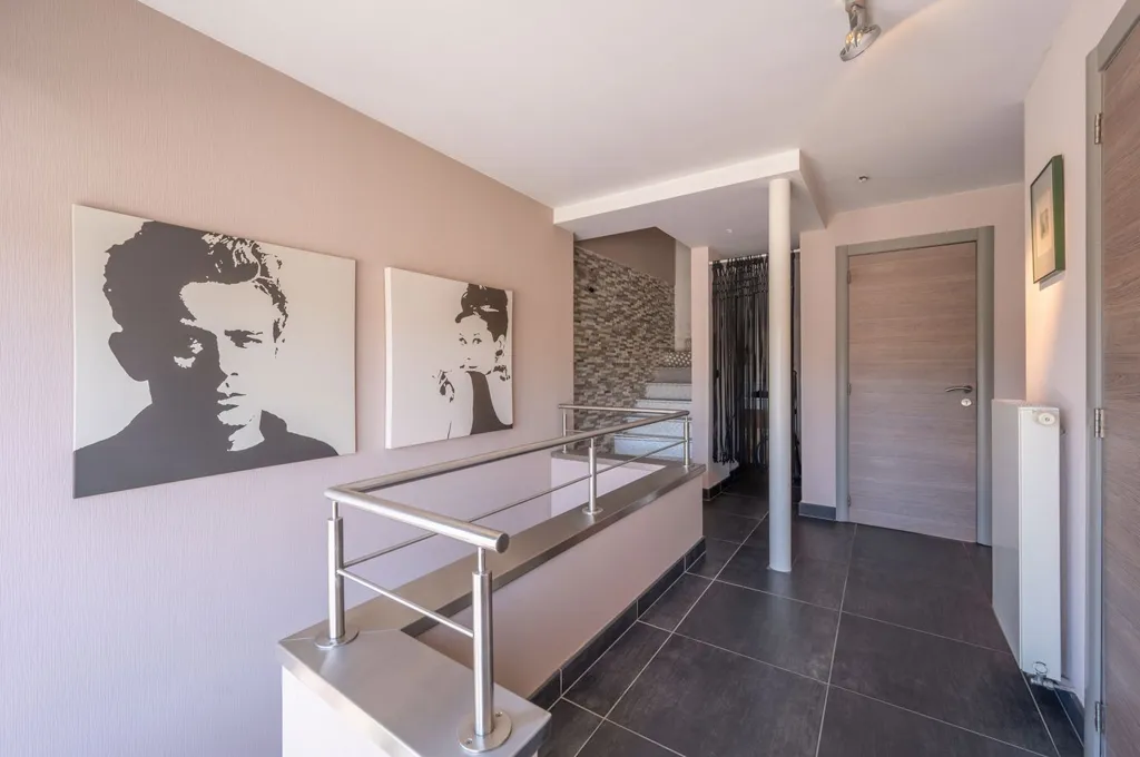 hallway_entrance