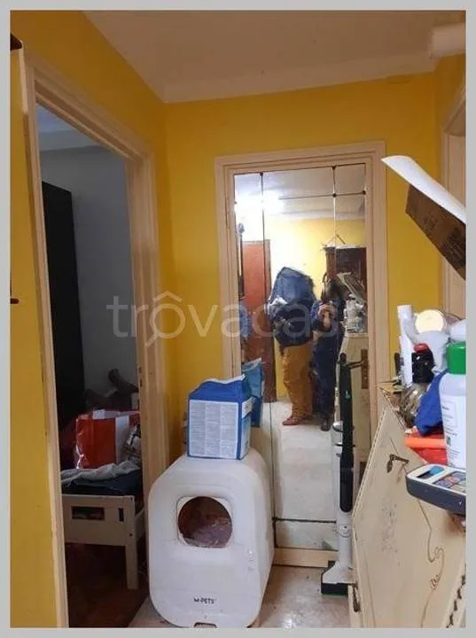Esik - Auction Apartment with Balcony in Turin