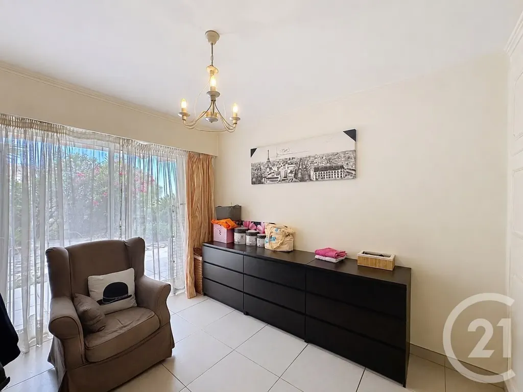 Magamistoad - 3-Room Apartment with Garden in Cannes