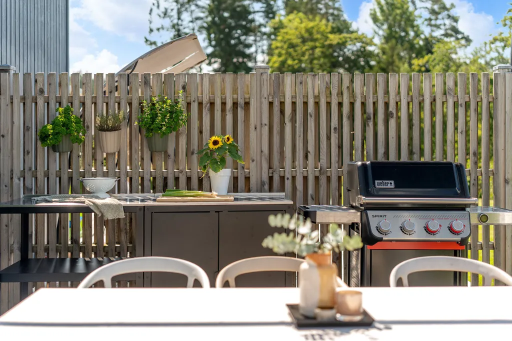 Terrace - Modern Villa with Garden in Sunny Location