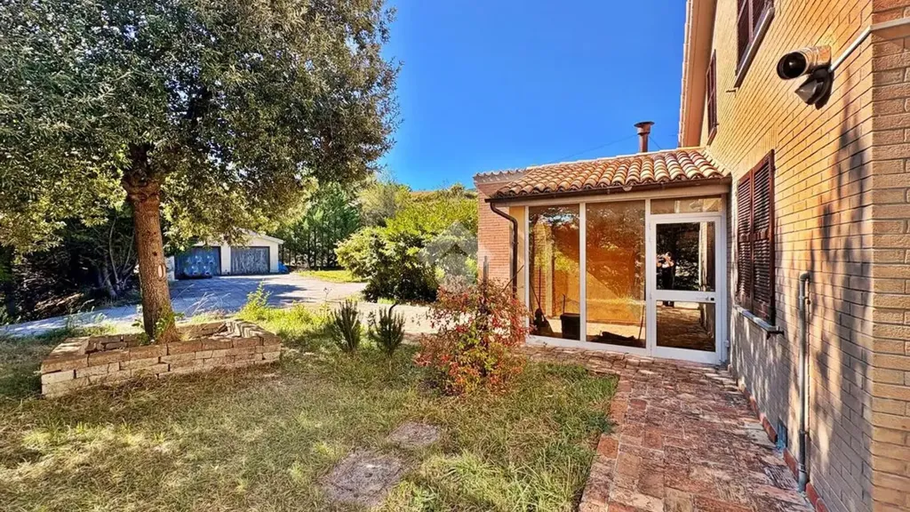 Jardin - Renovated Villa with Pool in Fabriano