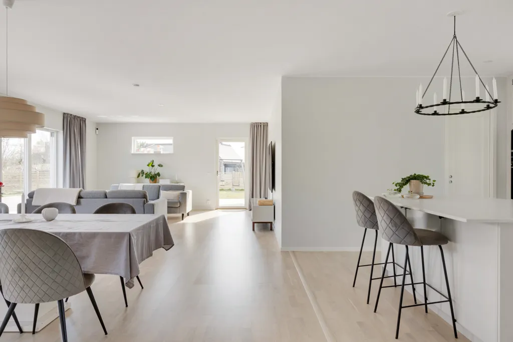 Salle à manger - Modern Villa with Generous Light in Vallby