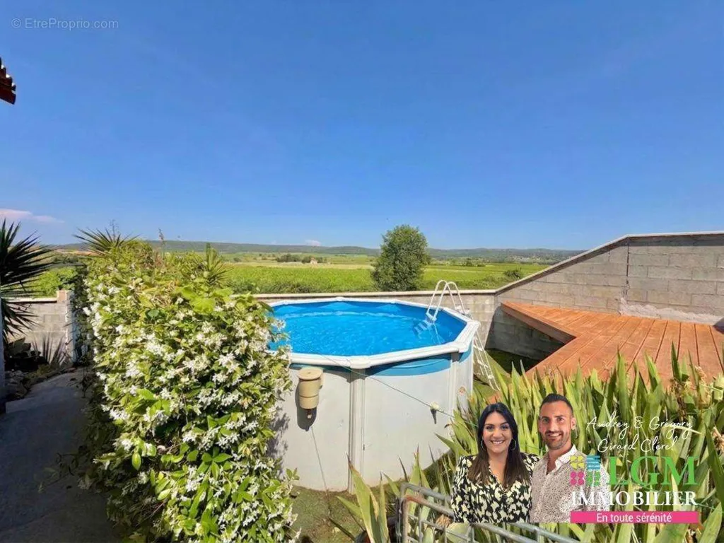 Piscine - Maison de Plain-Pied avec Piscine au Pouget