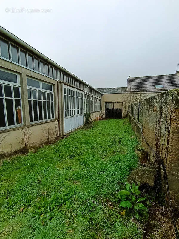 Garden - Artisanal Complex with Storage in Mainvilliers