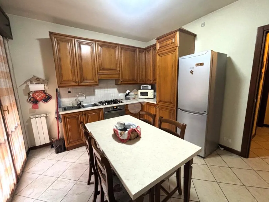 Cuisine - Quadrilocale with Balcony in Mantova