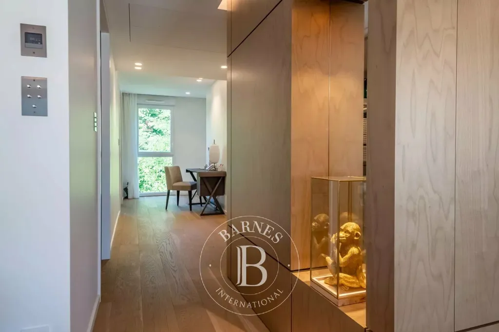 hallway_entrance