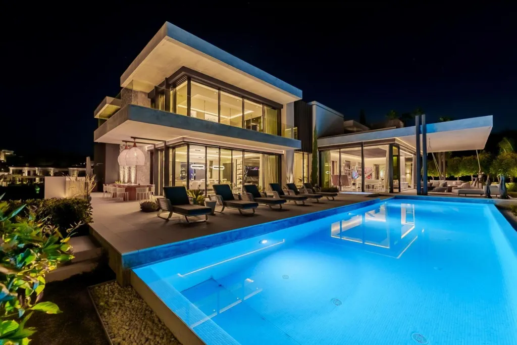 Bassein - Detached Villa with Infinity Pool in Benahavís
