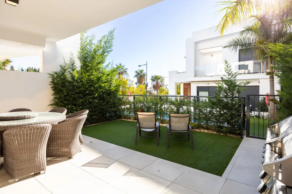 Terrasse - Terraced House with Rooftop Solarium in Estepona