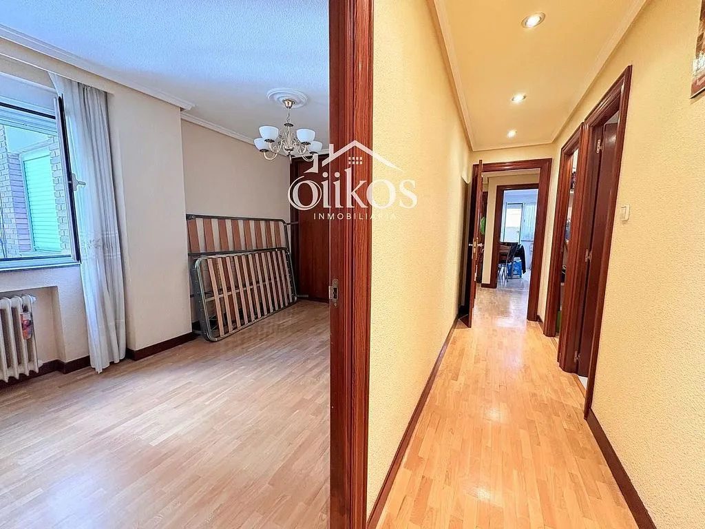 Esik - Apartment with Garage in Salesas