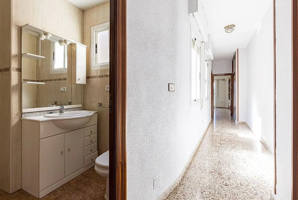 Bathrooms - Apartment with Terrace in Murcia Centre