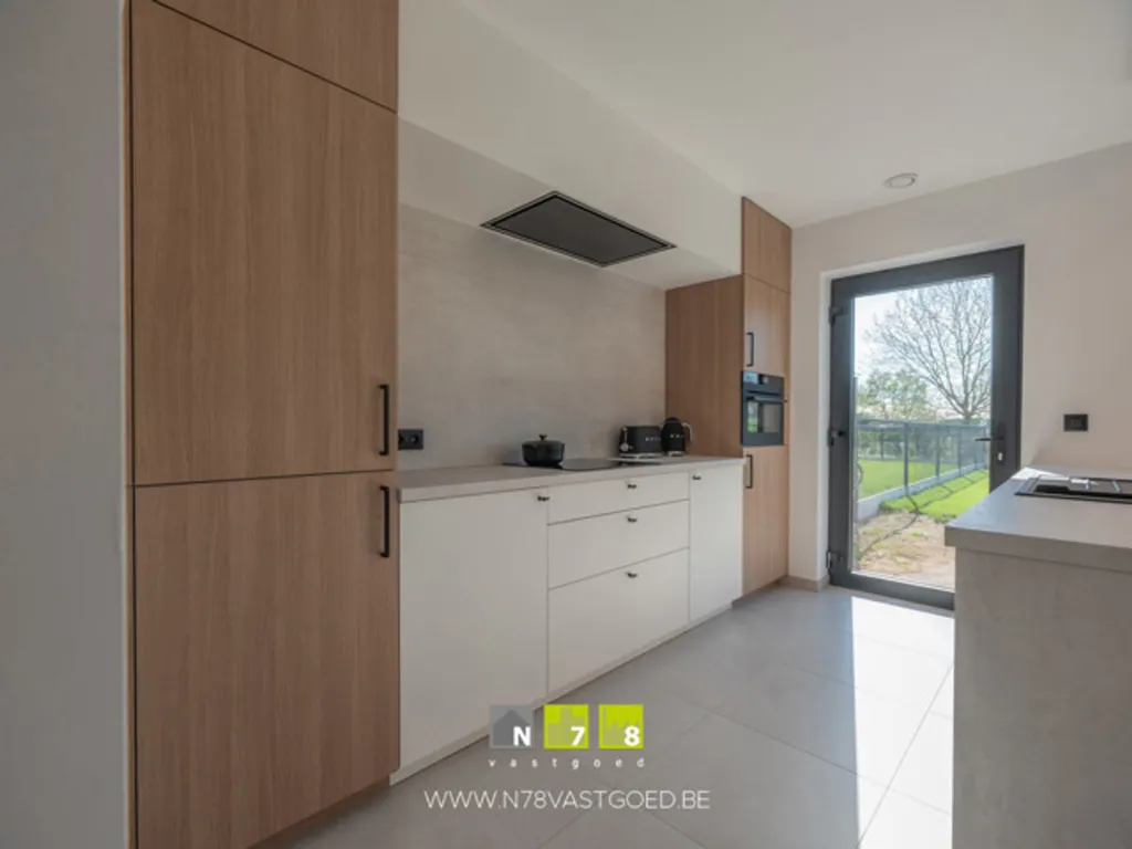 Cuisine - Nouvelle Maison avec 3 Chambres à Opitter