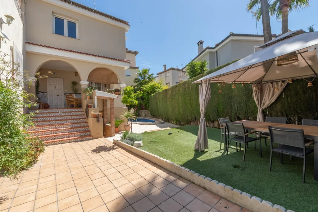 Terrass - Chalet with Pool and Terrace in Gojar