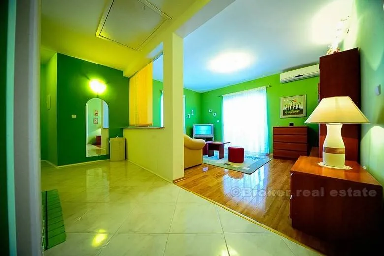 Elutuba - Newly Built Villa with Pool in Postira
