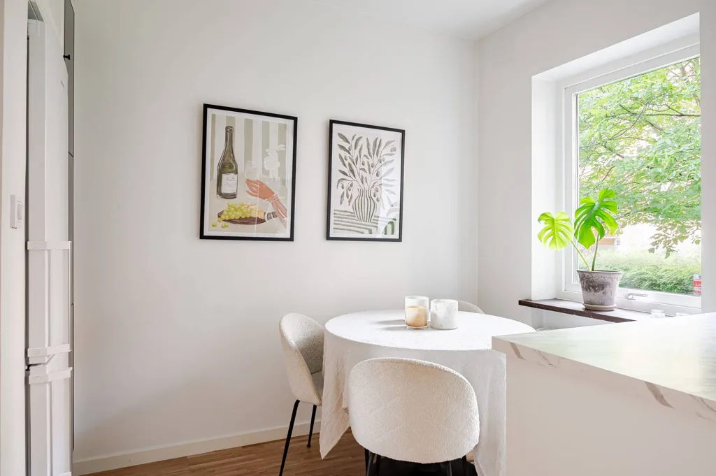 Salle à manger - Renovated 2-Bedroom with Balcony in Helsingborg