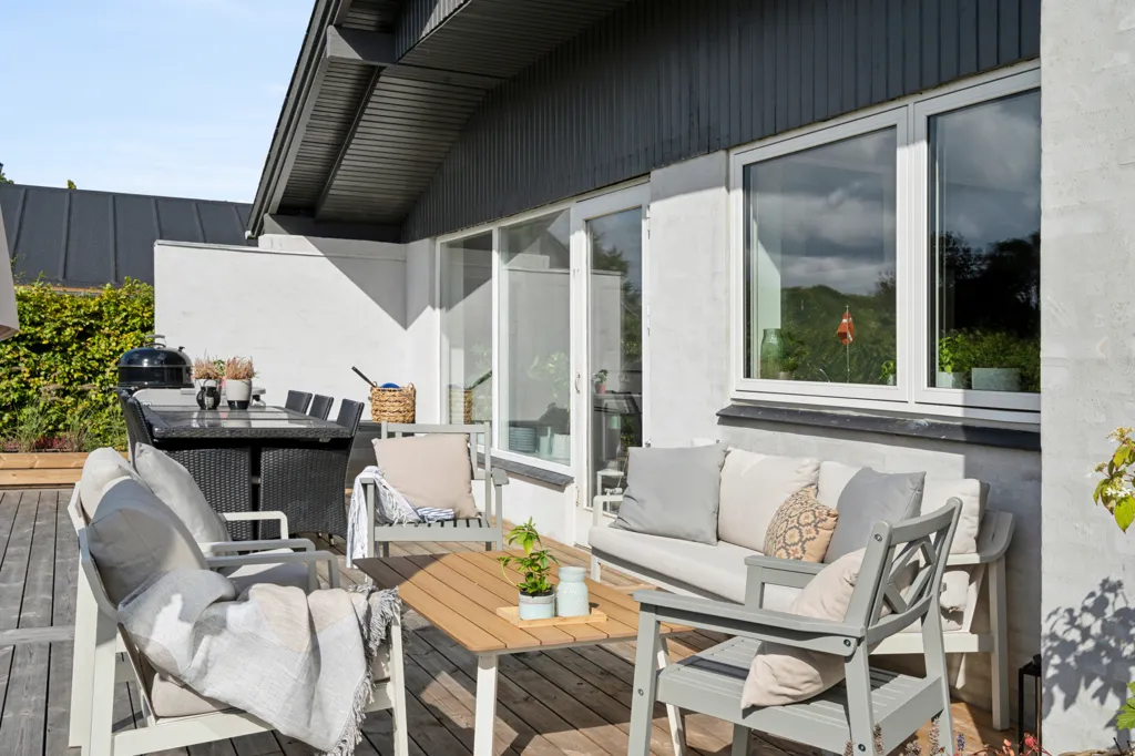 Terrasse - Modernised Villa with Garden near Køge