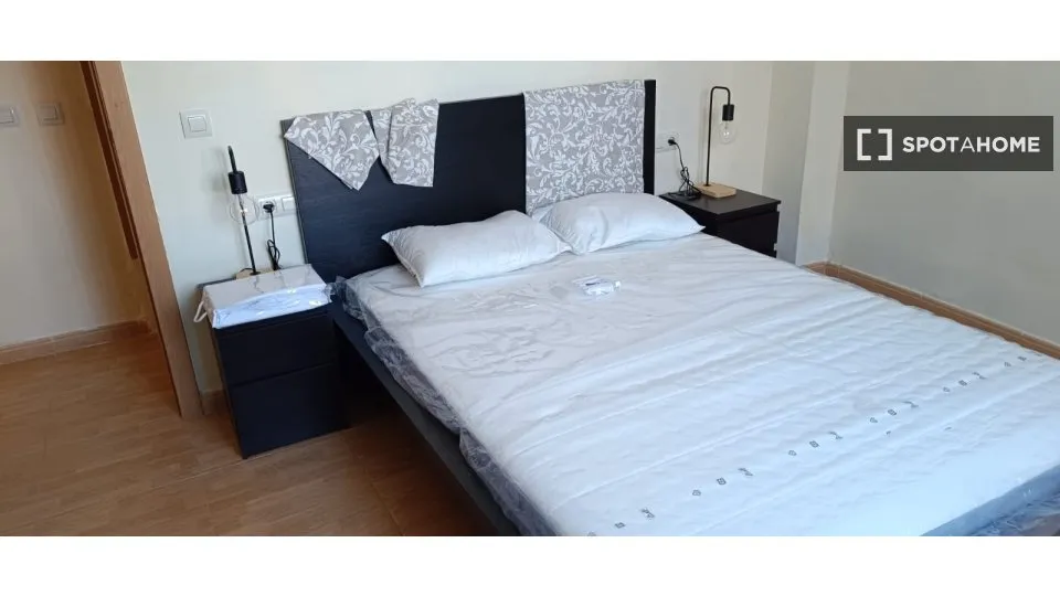 Schlafzimmer - Ample 3-Bedroom Apartment with Balcony in Sagunto