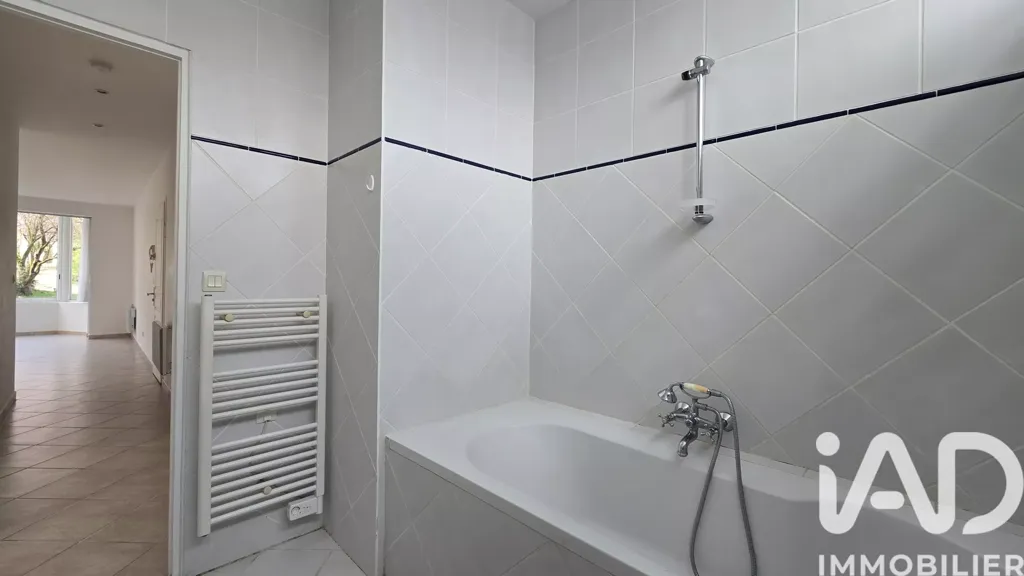 Bagni - 3-Bedroom Flat with Terrace in Vernon Centre