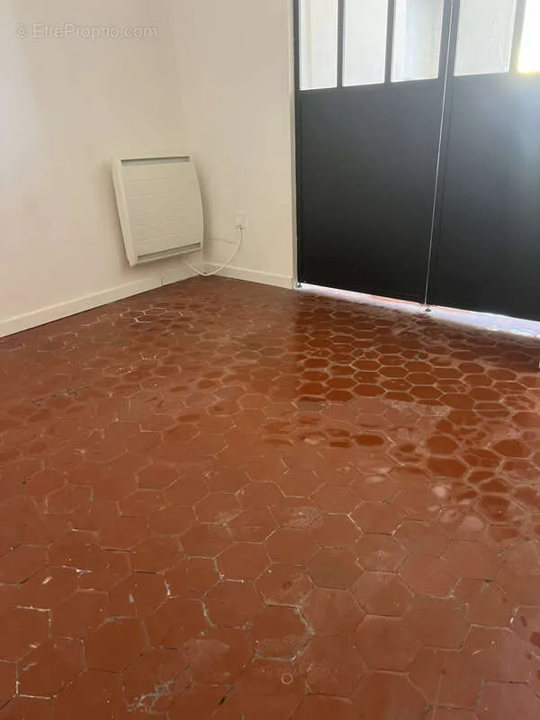 Toad - Renovated 2-Bed Flat with View in Toulon