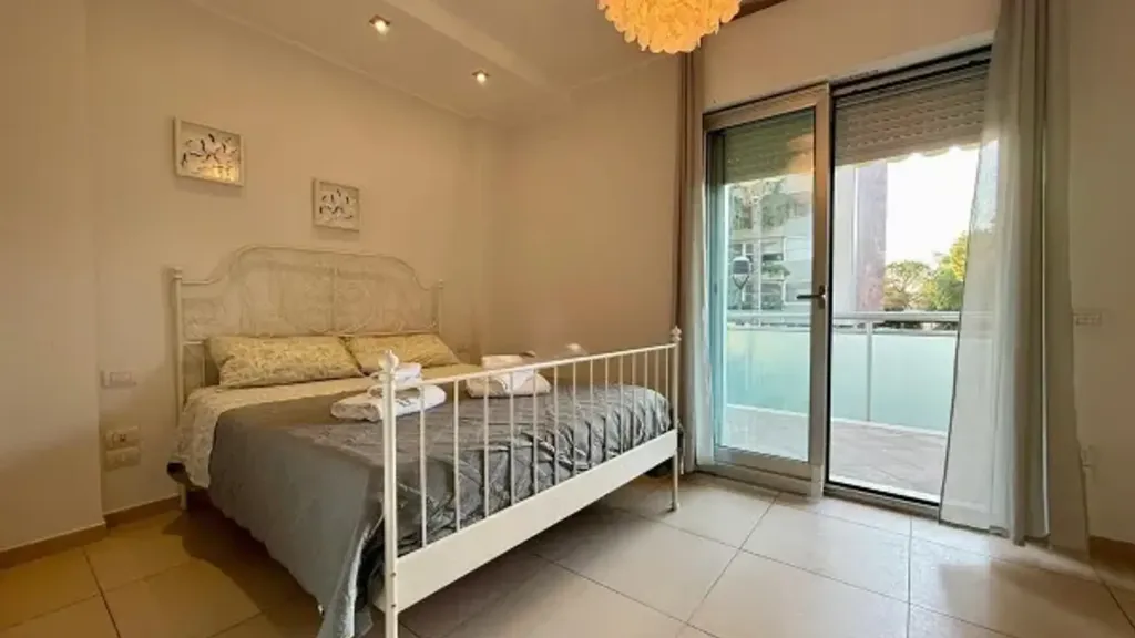 Bedrooms - Rustic Villa with Garden in Bari