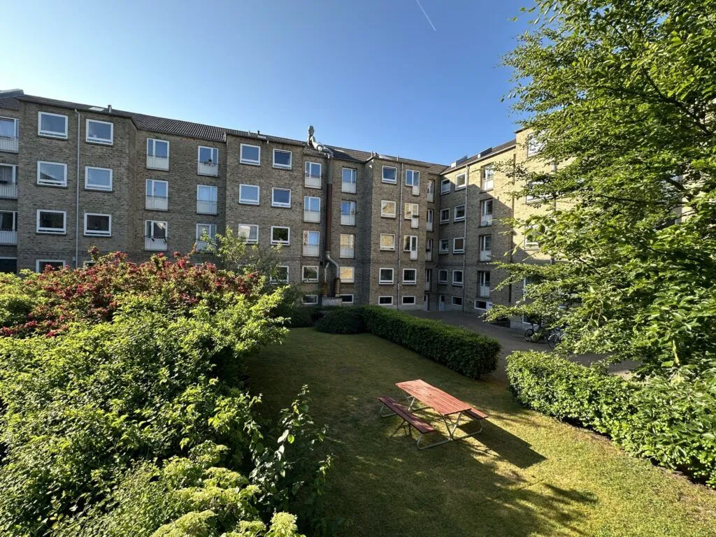 Jardin - 2-Bedroom Flat with Garden in Øgaden
