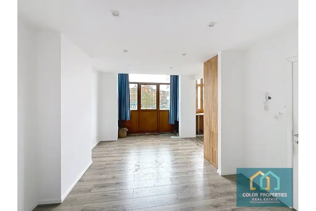 Entrée - Appartement à Rénover avec Jardins Intérieurs à Ganshoren