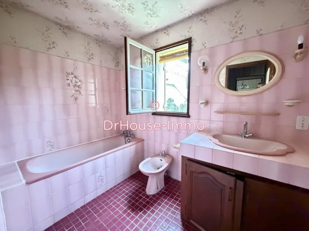 Salles de bain - Longère avec Jardin en Ville à Périgord