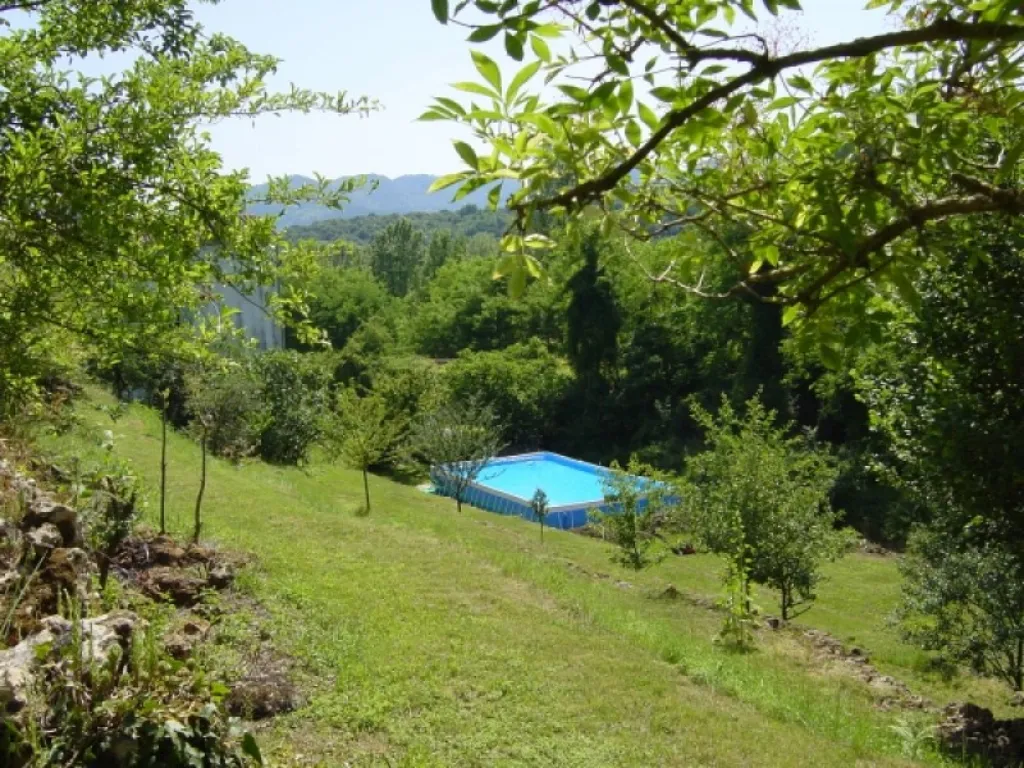 Jardin - Mas du 18e avec 6 Appartements et Piscine à Alès