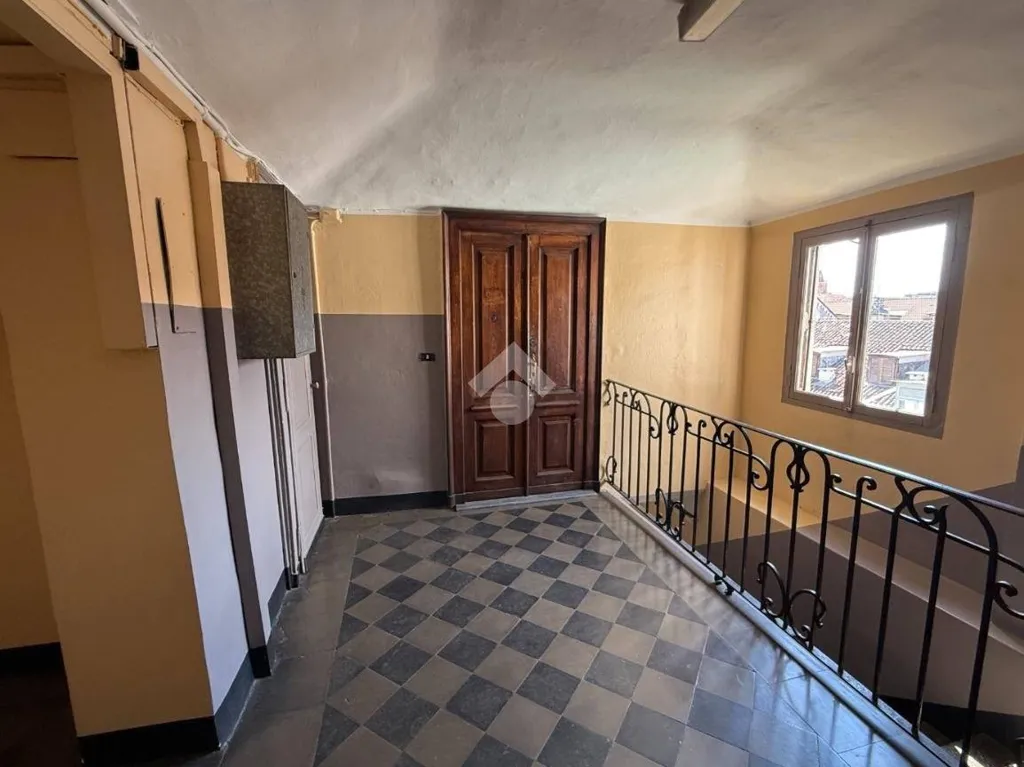 Entrée - Liberty Style Flat with Ascender in Turin
