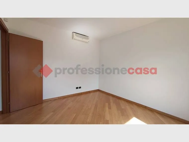 Stanze - Bright Trilocale with Terrace in Milan