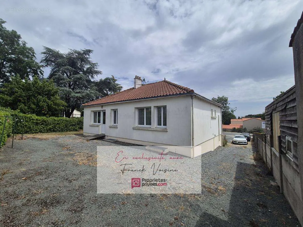 Extérieur - Maison avec Sous-sol et Jardin à Saint Prouant