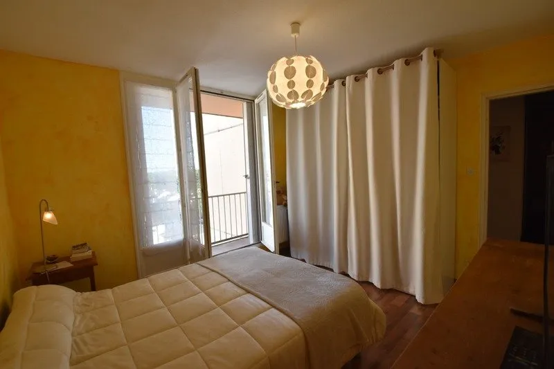 Camere da letto - 2-Bedroom Apartment with Balcony in Digoin