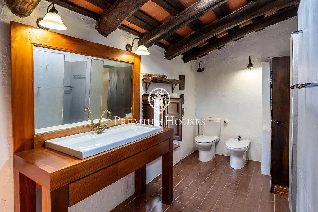 Vannitoad - Luxury Farmhouse with Pool near Catllar