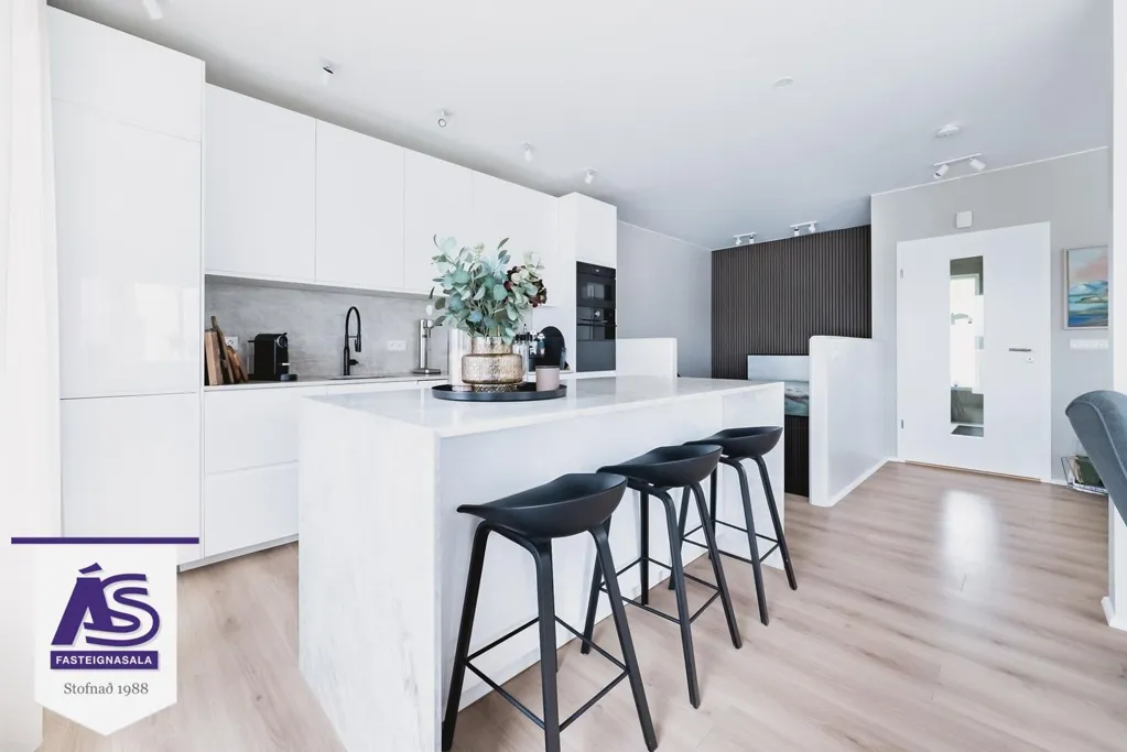 Cucina - Newly Built Duplex with Garden in Skarðshlíð