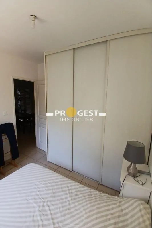 Chambres - Appartement avec Terrasse à La Destrousse