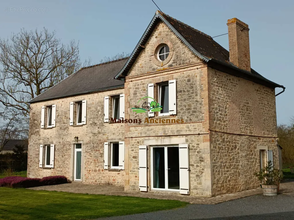 Extérieur - Maison Ancienne avec Parc Arboré à Isigny-sur-Mer