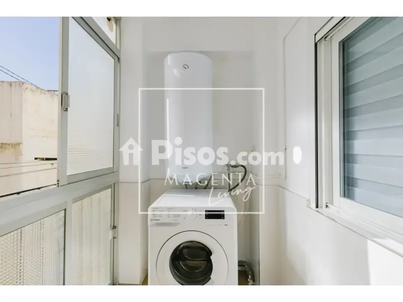 Pesuköök - Bright Studio with Balcony in Murillo Street