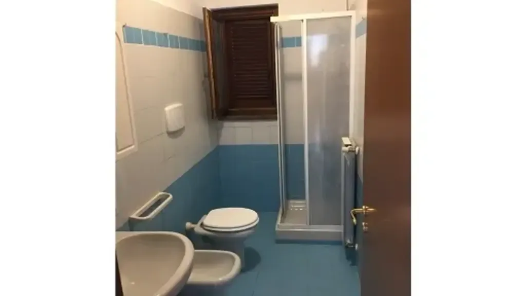Salles de bain - Two-Bedroom Apartment with Garden Access in Capraia e Limite